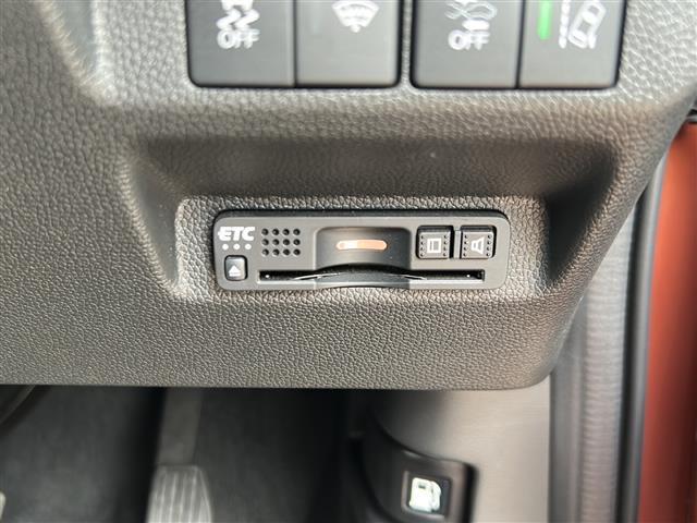 フリードハイブリッド ハイブリッド・クロスターホンダセンシング 純正ナビ ドライブレコーダー シートヒーター レーダークルーズコントロール スマートキー 両側パワースライドドア ETC バックカメラ ステアリングリモコン レーンキープ プッシュスタート 純正アルミ(15枚目)