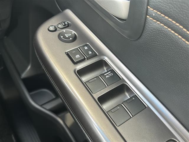 フリードハイブリッド ハイブリッド・クロスターホンダセンシング 純正ナビ ドライブレコーダー シートヒーター レーダークルーズコントロール スマートキー 両側パワースライドドア ETC バックカメラ ステアリングリモコン レーンキープ プッシュスタート 純正アルミ(16枚目)