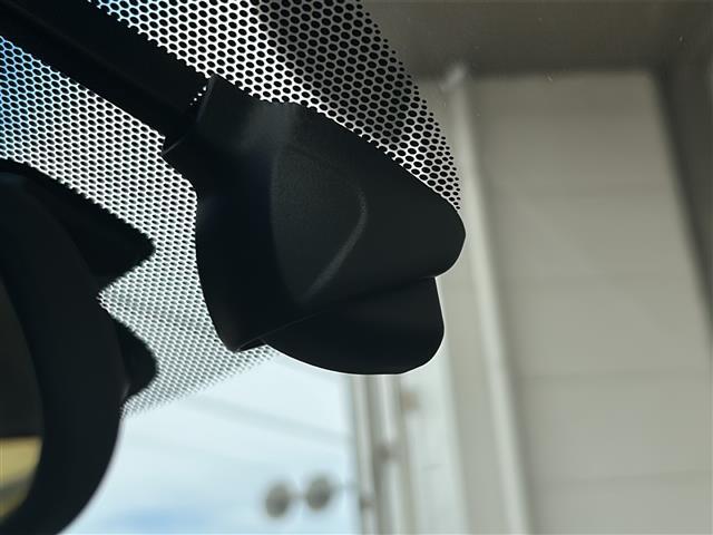 フリードハイブリッド ハイブリッド・クロスターホンダセンシング 純正ナビ ドライブレコーダー シートヒーター レーダークルーズコントロール スマートキー 両側パワースライドドア ETC バックカメラ ステアリングリモコン レーンキープ プッシュスタート 純正アルミ(17枚目)