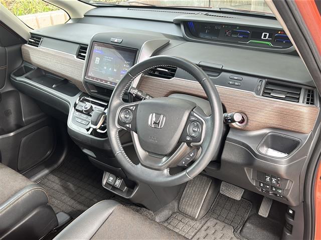 フリードハイブリッド ハイブリッド・クロスターホンダセンシング 純正ナビ ドライブレコーダー シートヒーター レーダークルーズコントロール スマートキー 両側パワースライドドア ETC バックカメラ ステアリングリモコン レーンキープ プッシュスタート 純正アルミ(18枚目)