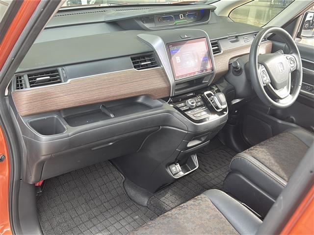 フリードハイブリッド ハイブリッド・クロスターホンダセンシング 純正ナビ ドライブレコーダー シートヒーター レーダークルーズコントロール スマートキー 両側パワースライドドア ETC バックカメラ ステアリングリモコン レーンキープ プッシュスタート 純正アルミ(20枚目)