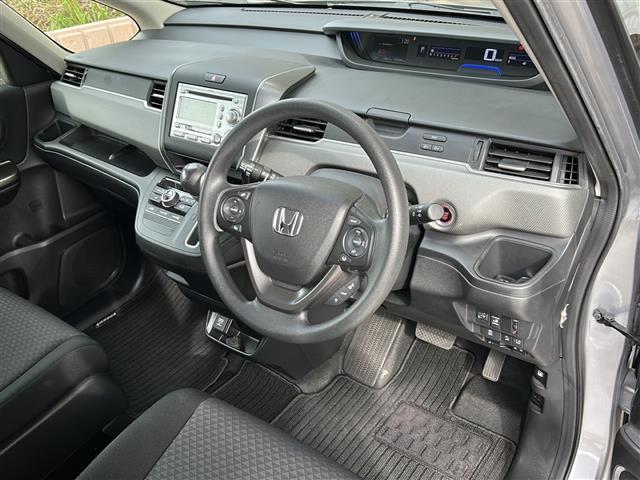 フリード+ G 純正ナビ レーダークルーズコントロール ドライブレコーダー レーンキープアシスト 片側パワースライドドア ステアリングリモコン プッシュスタート アイドリングストップ ETC 純正フロアマット(18枚目)