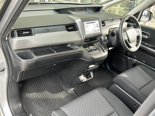 フリード+ G 純正ナビ レーダークルーズコントロール ドライブレコーダー レーンキープアシスト 片側パワースライドドア ステアリングリモコン プッシュスタート アイドリングストップ ETC 純正フロアマット(20枚目)