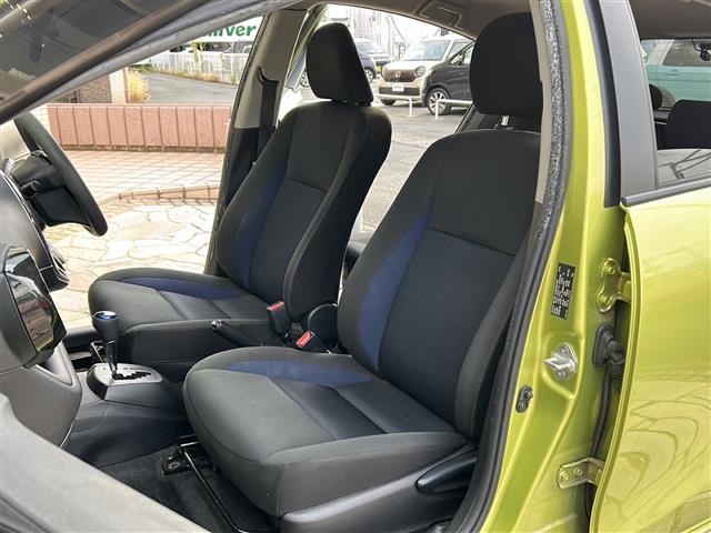 アクア S 純正ナビ ドライブレコーダー バックカメラ デジタルインナーミラー ステアリングリモコン ETC スマートキー プッシュスタート スペアキー レーンキープ オートライト アイドリングストップ 盗難防止(24枚目)