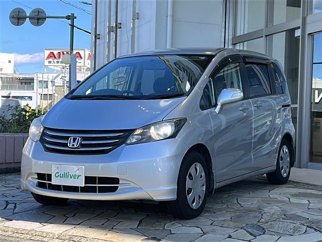 フリード G ジャストセレクション 社外ナビ(AM FM CD ワンセグテレビ iPod) 片側パワースライドドア チップアップシート 3列シート ETC 純正フロアマット キノセンヘッドライト オートライト リモコンキー スペアキー(4枚目)