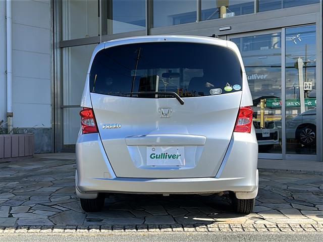 フリード G ジャストセレクション 社外ナビ(AM FM CD ワンセグテレビ iPod) 片側パワースライドドア チップアップシート 3列シート ETC 純正フロアマット キノセンヘッドライト オートライト リモコンキー スペアキー(7枚目)