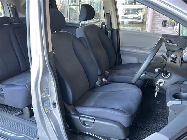 フリード G ジャストセレクション 社外ナビ(AM FM CD ワンセグテレビ iPod) 片側パワースライドドア チップアップシート 3列シート ETC 純正フロアマット キノセンヘッドライト オートライト リモコンキー スペアキー(10枚目)