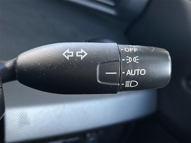 フリード G ジャストセレクション 社外ナビ(AM FM CD ワンセグテレビ iPod) 片側パワースライドドア チップアップシート 3列シート ETC 純正フロアマット キノセンヘッドライト オートライト リモコンキー スペアキー(25枚目)