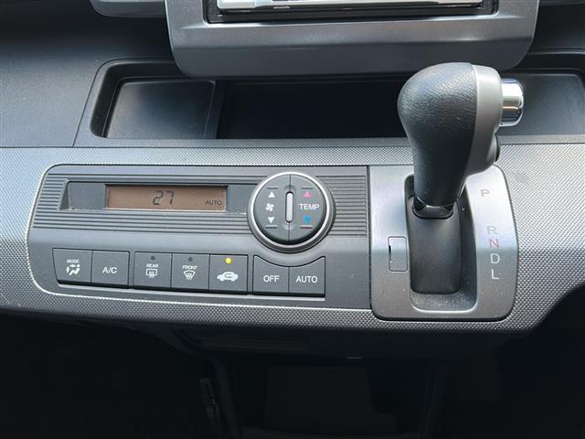 フリード G ジャストセレクション 社外ナビ(AM FM CD ワンセグテレビ iPod) 片側パワースライドドア チップアップシート 3列シート ETC 純正フロアマット キノセンヘッドライト オートライト リモコンキー スペアキー(26枚目)