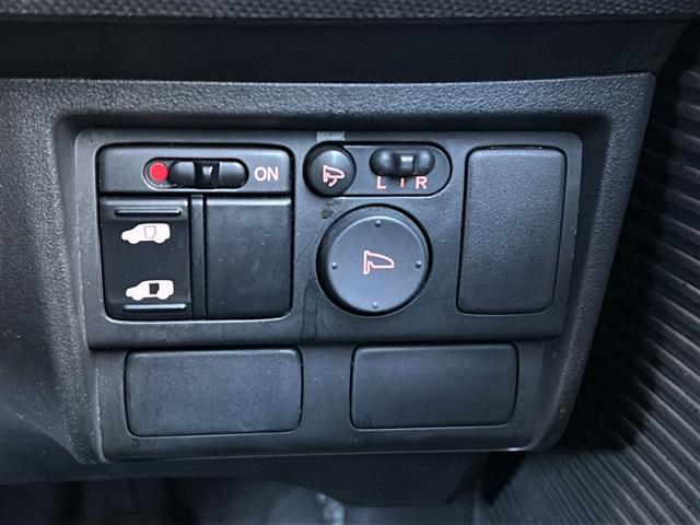 フリード G ジャストセレクション 社外ナビ(AM FM CD ワンセグテレビ iPod) 片側パワースライドドア チップアップシート 3列シート ETC 純正フロアマット キノセンヘッドライト オートライト リモコンキー スペアキー(30枚目)