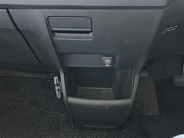 フリード G ジャストセレクション 社外ナビ(AM FM CD ワンセグテレビ iPod) 片側パワースライドドア チップアップシート 3列シート ETC 純正フロアマット キノセンヘッドライト オートライト リモコンキー スペアキー(31枚目)