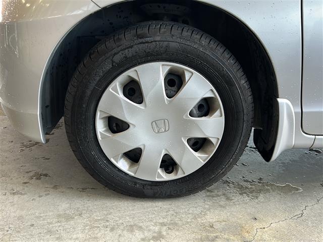 フリード G ジャストセレクション 社外ナビ(AM FM CD ワンセグテレビ iPod) 片側パワースライドドア チップアップシート 3列シート ETC 純正フロアマット キノセンヘッドライト オートライト リモコンキー スペアキー(41枚目)