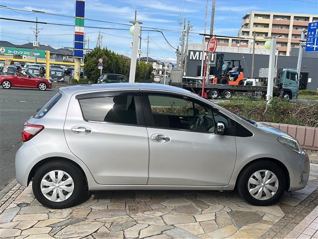 ヴィッツ ジュエラ ☆ワンオーナー純正ナビ(AM FM フルセグTV SD CD DVD Bluetooth)バックカメラ 純正フロアマット 純正アルミキャップ フォグランプ パワーステアリング リモコンキー(9枚目)