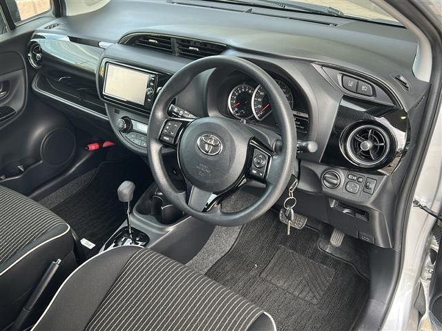 ヴィッツ ジュエラ ☆ワンオーナー純正ナビ(AM FM フルセグTV SD CD DVD Bluetooth)バックカメラ 純正フロアマット 純正アルミキャップ フォグランプ パワーステアリング リモコンキー(10枚目)