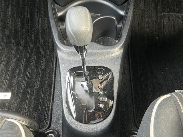 ヴィッツ ジュエラ ☆ワンオーナー純正ナビ(AM FM フルセグTV SD CD DVD Bluetooth)バックカメラ 純正フロアマット 純正アルミキャップ フォグランプ パワーステアリング リモコンキー(31枚目)