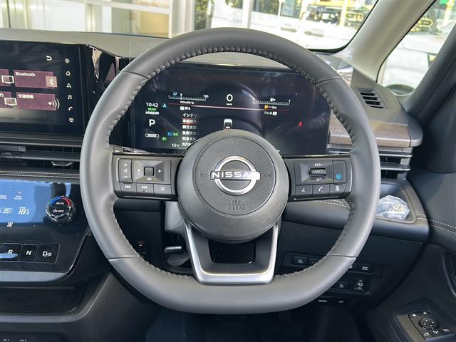 セレナ e-パワー ハイウェイスターV ナビ・衝突軽減・レーンキープ・追従クルコン・コーナーセンサー前後・全方位カメラ・BSM・後席モニター・両側パワスラ・置くだけ充電・デジタルインナーミラー・ETC・ドラレコ・オートホールド・純正AW(10枚目)