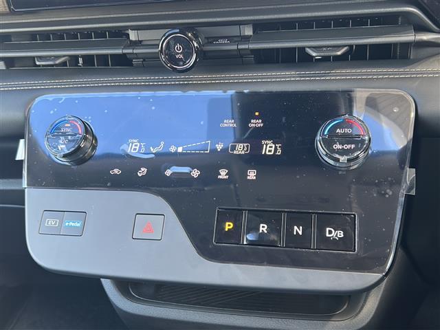 セレナ e-パワー ハイウェイスターV ナビ・衝突軽減・レーンキープ・追従クルコン・コーナーセンサー前後・全方位カメラ・BSM・後席モニター・両側パワスラ・置くだけ充電・デジタルインナーミラー・ETC・ドラレコ・オートホールド・純正AW(15枚目)