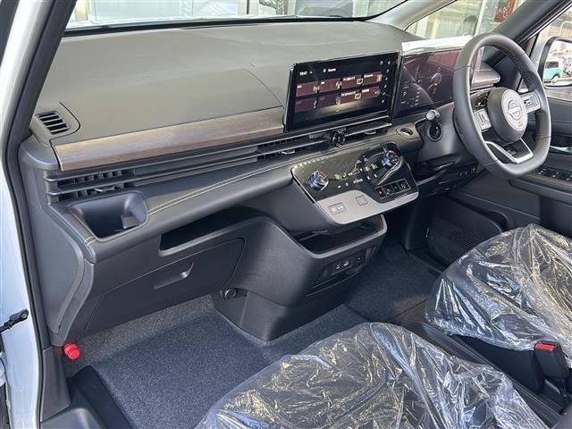 セレナ e-パワー ハイウェイスターV ナビ・衝突軽減・レーンキープ・追従クルコン・コーナーセンサー前後・全方位カメラ・BSM・後席モニター・両側パワスラ・置くだけ充電・デジタルインナーミラー・ETC・ドラレコ・オートホールド・純正AW(26枚目)