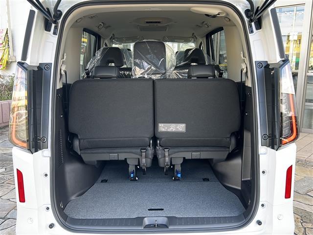 セレナ e-パワー ハイウェイスターV ナビ・衝突軽減・レーンキープ・追従クルコン・コーナーセンサー前後・全方位カメラ・BSM・後席モニター・両側パワスラ・置くだけ充電・デジタルインナーミラー・ETC・ドラレコ・オートホールド・純正AW(29枚目)