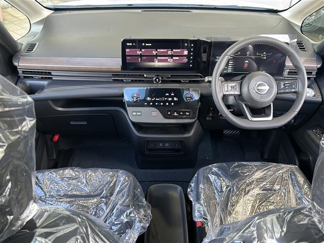 セレナ e-パワー ハイウェイスターV ナビ・衝突軽減・レーンキープ・追従クルコン・コーナーセンサー前後・全方位カメラ・BSM・後席モニター・両側パワスラ・置くだけ充電・デジタルインナーミラー・ETC・ドラレコ・オートホールド・純正AW(42枚目)