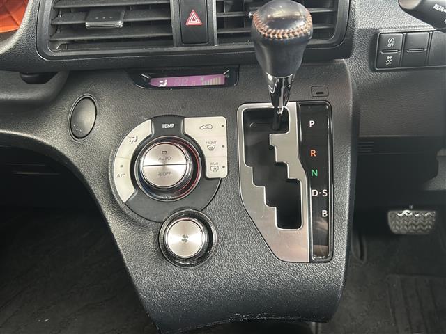 シエンタ G クエロ 純正ナビ バックカメラ 両側パワースライドドア LEDヘッドライト オートハイビーム オートライト トヨタセーフティーセンス レーンキープ プッシュスタート 衝突軽減システム ステアリングリモコン(12枚目)