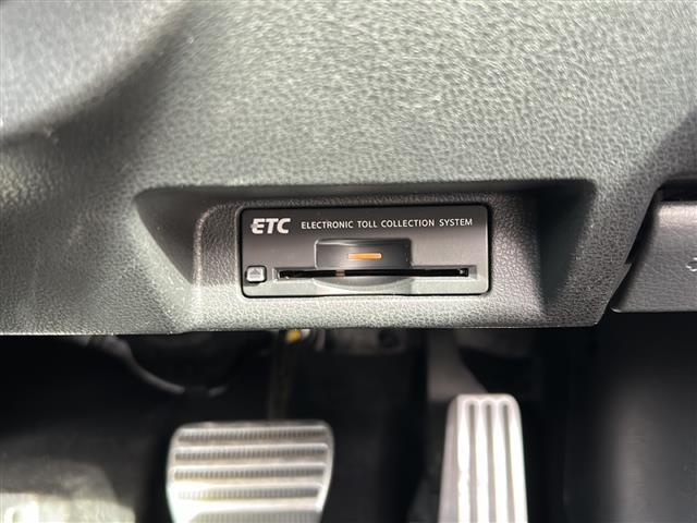 フェアレディZ ベースグレード 純正ナビ・横滑り防止装置・パドルシフト・バックカメラ・ETC・ステリモ・純正フロアマット・純正アルミホイール・キセノンヘッドライト・オートライトスマートキー・プッシュスタート(5枚目)