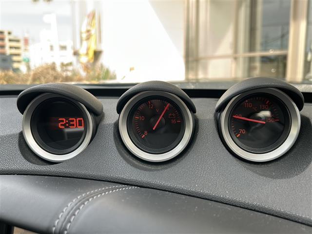 フェアレディZ ベースグレード 純正ナビ・横滑り防止装置・パドルシフト・バックカメラ・ETC・ステリモ・純正フロアマット・純正アルミホイール・キセノンヘッドライト・オートライトスマートキー・プッシュスタート(7枚目)