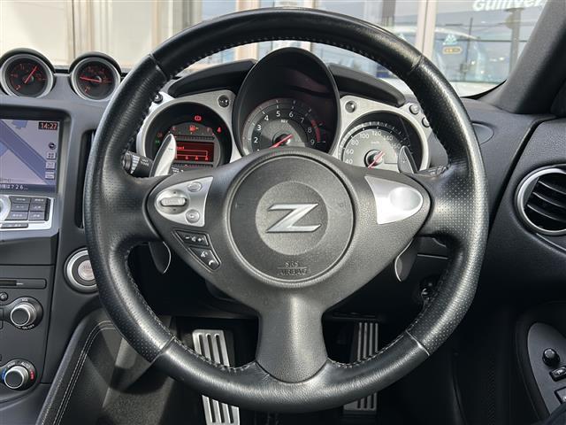 フェアレディZ ベースグレード 純正ナビ・横滑り防止装置・パドルシフト・バックカメラ・ETC・ステリモ・純正フロアマット・純正アルミホイール・キセノンヘッドライト・オートライトスマートキー・プッシュスタート(8枚目)