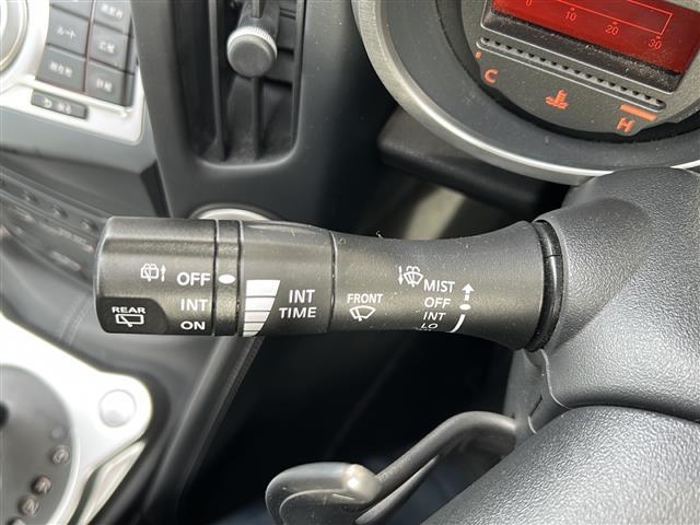 フェアレディZ ベースグレード 純正ナビ・横滑り防止装置・パドルシフト・バックカメラ・ETC・ステリモ・純正フロアマット・純正アルミホイール・キセノンヘッドライト・オートライトスマートキー・プッシュスタート(11枚目)