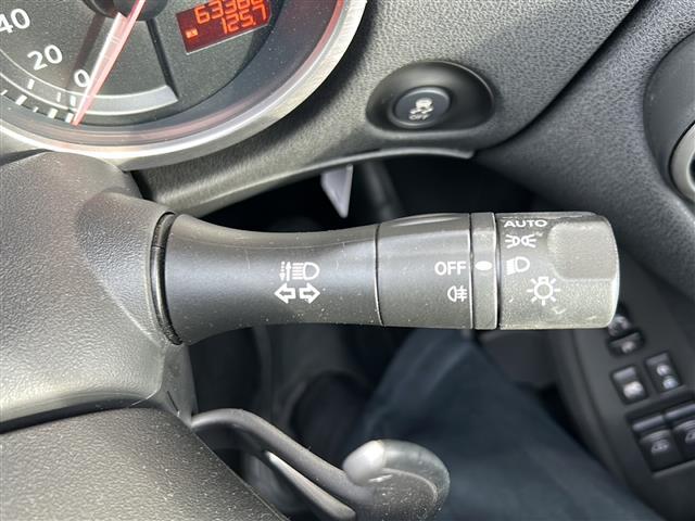 フェアレディZ ベースグレード 純正ナビ・横滑り防止装置・パドルシフト・バックカメラ・ETC・ステリモ・純正フロアマット・純正アルミホイール・キセノンヘッドライト・オートライトスマートキー・プッシュスタート(12枚目)