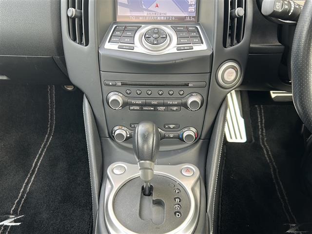 フェアレディZ ベースグレード 純正ナビ・横滑り防止装置・パドルシフト・バックカメラ・ETC・ステリモ・純正フロアマット・純正アルミホイール・キセノンヘッドライト・オートライトスマートキー・プッシュスタート(13枚目)