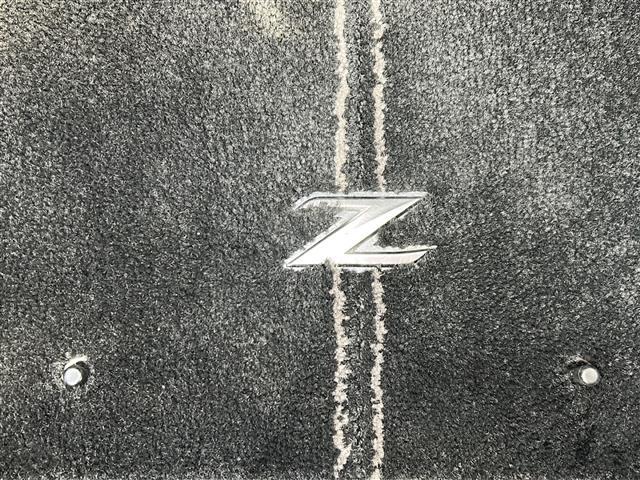 フェアレディZ ベースグレード 純正ナビ・横滑り防止装置・パドルシフト・バックカメラ・ETC・ステリモ・純正フロアマット・純正アルミホイール・キセノンヘッドライト・オートライトスマートキー・プッシュスタート(20枚目)