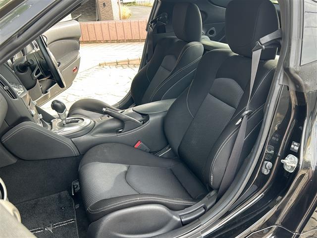 フェアレディZ ベースグレード 純正ナビ・横滑り防止装置・パドルシフト・バックカメラ・ETC・ステリモ・純正フロアマット・純正アルミホイール・キセノンヘッドライト・オートライトスマートキー・プッシュスタート(24枚目)