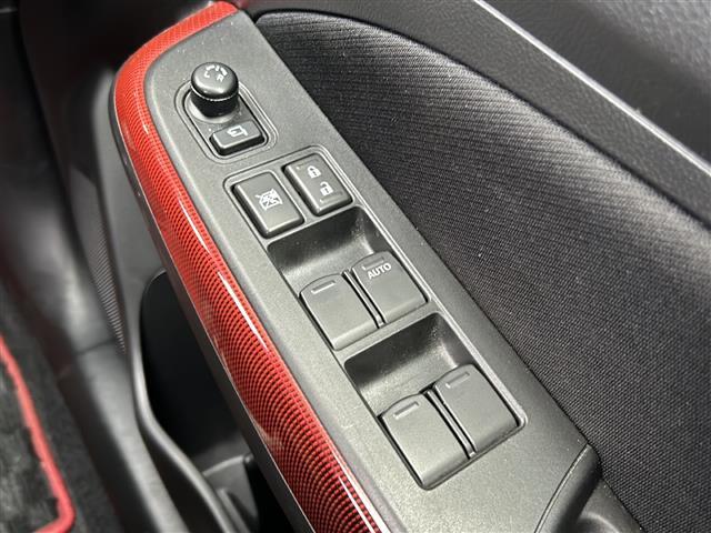 気になる車はすぐにお問い合わせください！画面右側の００６６から始まる無料ダイヤルからお問い合わせ下さい！専門スタッフがお車のご質問にお答えいたします！