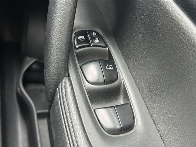 エクストレイル ２０Ｘ　エマージェンシーブレーキパッケージ　純正ナビ　バックカメラ　エマージェンシーブレーキ　１６インチ社外アルミ　ルーフキャリア　前席シートヒーター　アイドリングストップ　横滑り防止装置　フォグランプ　クリアランスソナー　車線逸脱警報（9枚目）