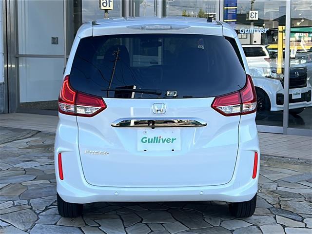 フリード Ｇブラックスタイル　純正ナビ（ＦＭ　ＡＭ　ＤＶＤ　ＳＤ　フルセグＴＶ　Ｂｌｕｅｔｏｏｔｈ）　バックカメラ　３列シート　両側パワースライドドア　アダプティブクルーズコントロール　シートヒーターＤ＋Ｎ席　チップアップシート（7枚目）