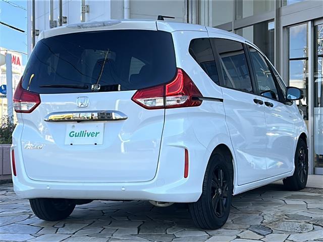 フリード Ｇブラックスタイル　純正ナビ（ＦＭ　ＡＭ　ＤＶＤ　ＳＤ　フルセグＴＶ　Ｂｌｕｅｔｏｏｔｈ）　バックカメラ　３列シート　両側パワースライドドア　アダプティブクルーズコントロール　シートヒーターＤ＋Ｎ席　チップアップシート（8枚目）