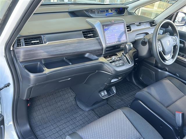 フリード Ｇブラックスタイル　純正ナビ（ＦＭ　ＡＭ　ＤＶＤ　ＳＤ　フルセグＴＶ　Ｂｌｕｅｔｏｏｔｈ）　バックカメラ　３列シート　両側パワースライドドア　アダプティブクルーズコントロール　シートヒーターＤ＋Ｎ席　チップアップシート（18枚目）