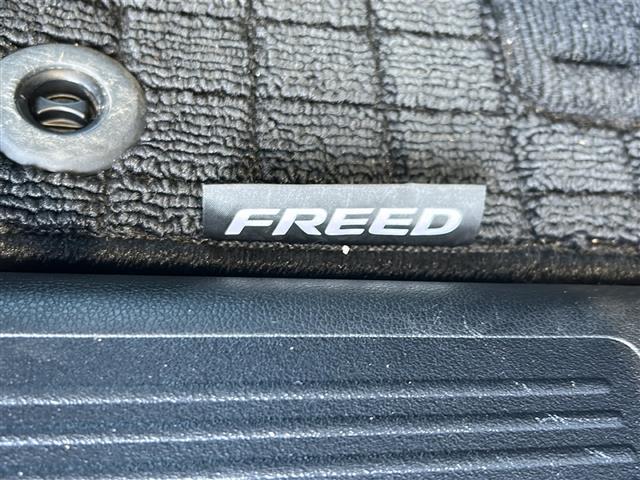 フリード Ｇブラックスタイル　純正ナビ（ＦＭ　ＡＭ　ＤＶＤ　ＳＤ　フルセグＴＶ　Ｂｌｕｅｔｏｏｔｈ）　バックカメラ　３列シート　両側パワースライドドア　アダプティブクルーズコントロール　シートヒーターＤ＋Ｎ席　チップアップシート（39枚目）