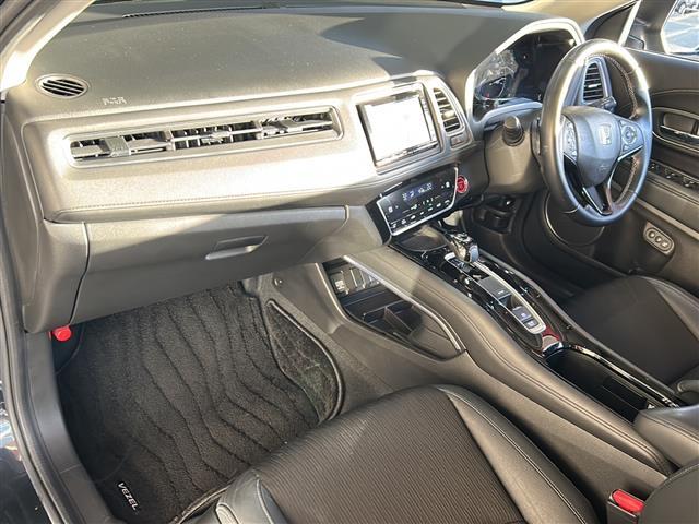 カローラツーリング ダブルバイビー　純正ナビ　バックカメラ　デジタルインナーミラー　ハーフレザーシート　Ｄ＋Ｎ席パワーシート　Ｄ席シートメモリー　アダプティブクルーズコントロール　コーナーセンサー　チップアップシート　スマートキー（23枚目）