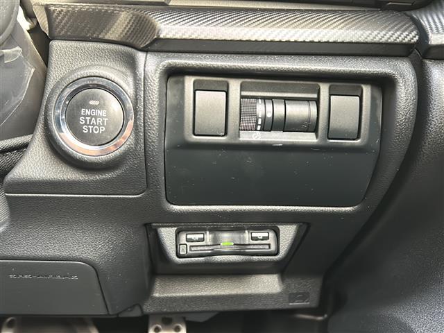 クロストレック リミテッド アイサイト 全方位カメラ リアフォグ 運転席+助手席シートヒーター 運転席+助手席パワーシート オートビークルホールド ステアリング連動ヘッドランプ ルーフレール ビルトインETC MTモード付AT(12枚目)