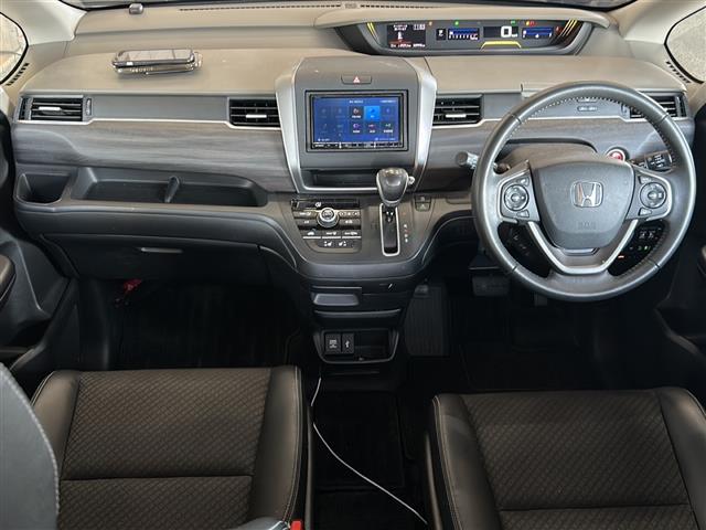 フリード Ｇ・ホンダセンシング　ナビ　両側パワースライドドア　スマートキー　ドライブレコーダー　レーダークルーズコントロール　バックカメラ　ホンダセンシング　ステアリングリモコン　オートライト　レーンキープ　アイドリングストップ（6枚目）