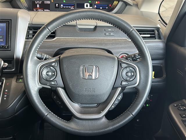 フリード Ｇ・ホンダセンシング　ナビ　両側パワースライドドア　スマートキー　ドライブレコーダー　レーダークルーズコントロール　バックカメラ　ホンダセンシング　ステアリングリモコン　オートライト　レーンキープ　アイドリングストップ（7枚目）