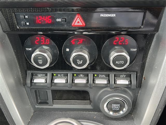 86 GT クルーズコントロール TRDマフラー スマートキー ETC 純正ナビ プッシュスタート LEDヘッドライト オートライト ステアリングリモコン 横滑り防止システム 純正フロアマット 社外アルミホイール(13枚目)
