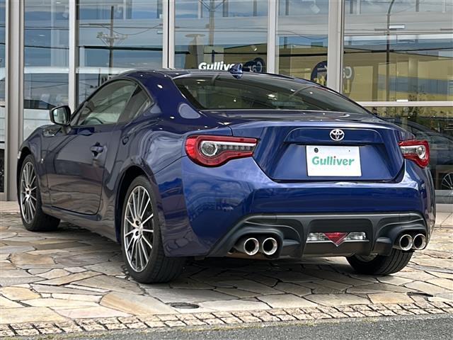 86 GT クルーズコントロール TRDマフラー スマートキー ETC 純正ナビ プッシュスタート LEDヘッドライト オートライト ステアリングリモコン 横滑り防止システム 純正フロアマット 社外アルミホイール(43枚目)