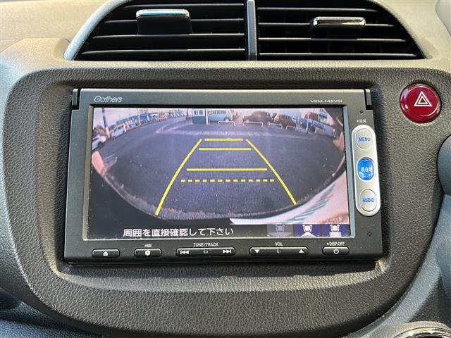 フィットシャトルハイブリッド ハイブリッド・スマートセレクション　純正ナビ　バックカメラ　ビルトインＥＴＣ　１５インチ純正アルミ　横滑り防止装置　ヒルスタートアシスト　オートエアコン　フォグランプ　オートライト　パドルシフト　ステアリングリモコン　ＨＩＤライト（4枚目）