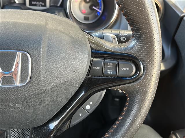 フィットシャトルハイブリッド ハイブリッド・スマートセレクション　純正ナビ　バックカメラ　ビルトインＥＴＣ　１５インチ純正アルミ　横滑り防止装置　ヒルスタートアシスト　オートエアコン　フォグランプ　オートライト　パドルシフト　ステアリングリモコン　ＨＩＤライト（8枚目）