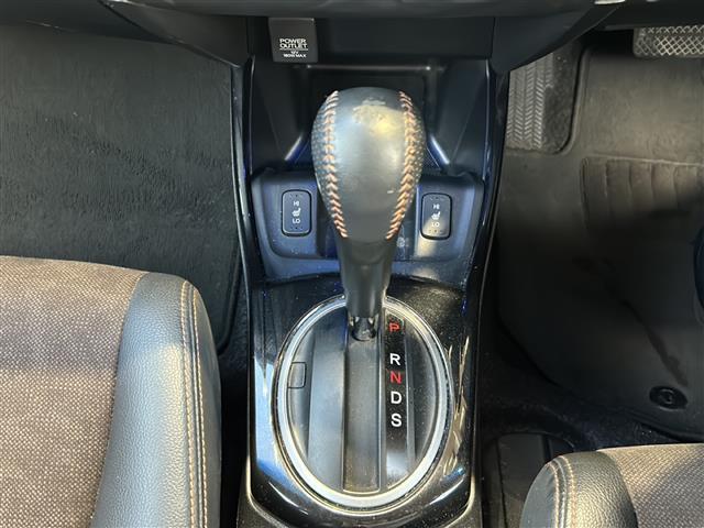 フィットシャトルハイブリッド ハイブリッド・スマートセレクション　純正ナビ　バックカメラ　ビルトインＥＴＣ　１５インチ純正アルミ　横滑り防止装置　ヒルスタートアシスト　オートエアコン　フォグランプ　オートライト　パドルシフト　ステアリングリモコン　ＨＩＤライト（13枚目）