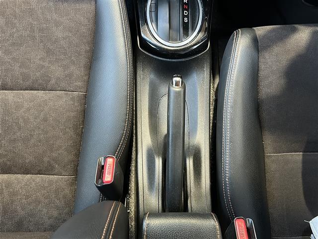 フィットシャトルハイブリッド ハイブリッド・スマートセレクション　純正ナビ　バックカメラ　ビルトインＥＴＣ　１５インチ純正アルミ　横滑り防止装置　ヒルスタートアシスト　オートエアコン　フォグランプ　オートライト　パドルシフト　ステアリングリモコン　ＨＩＤライト（14枚目）