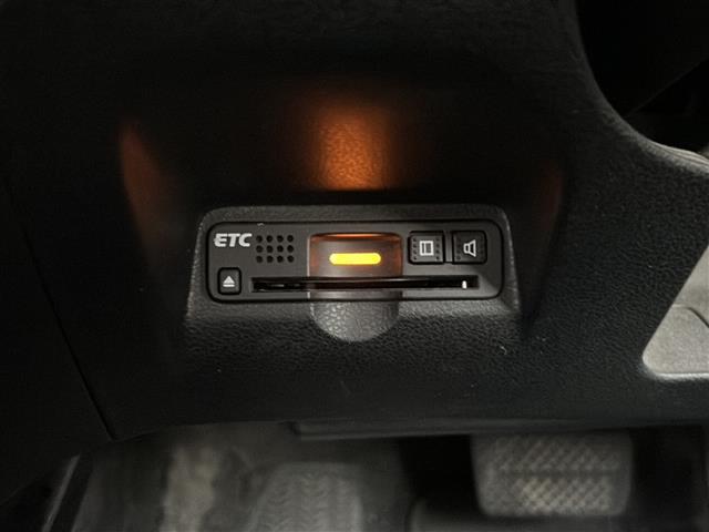 フィットシャトルハイブリッド ハイブリッド・スマートセレクション　純正ナビ　バックカメラ　ビルトインＥＴＣ　１５インチ純正アルミ　横滑り防止装置　ヒルスタートアシスト　オートエアコン　フォグランプ　オートライト　パドルシフト　ステアリングリモコン　ＨＩＤライト（17枚目）